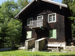 die Racheldiensthütte - das ehemalige Forsthaus